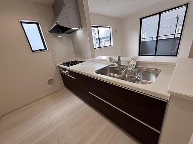 料理の時間が楽しくなるキッチンスペースです作業スペースが広く家事動線をゆったりと確保できるキッチン