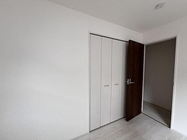 いつでもお部屋をスッキリお使い頂ける収納スペースを設置中の物を確認しやすく取り出しやすい収納スペース