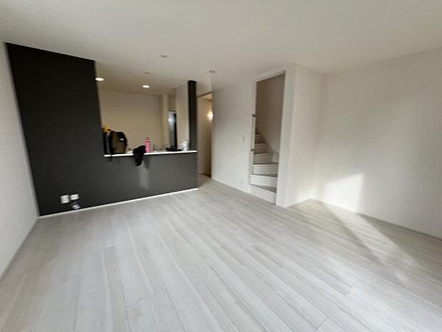 家族団らんの場所としてゆったりと居心地の良いリビングです明るい日差しが入る風通しの良いリビングですご