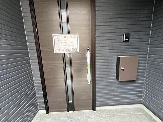 いつも気持ちよくご家族を迎えられる玄関です。綺麗で明るい玄関でお客様をお迎えいただけます。