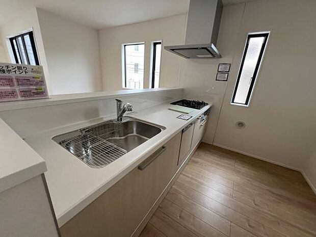 料理の時間が楽しくなるキッチンスペースです作業スペースが広く家事動線をゆったりと確保できるキッチン