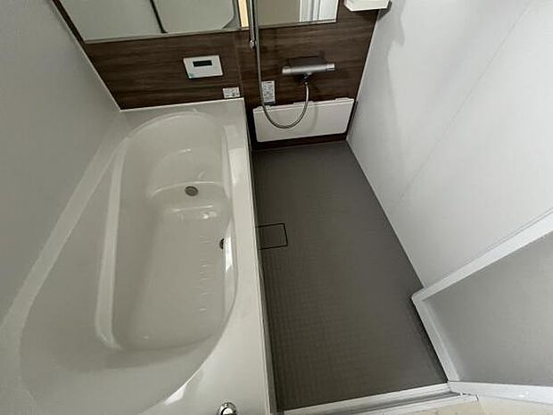 お風呂でほっとひといき1日の疲れを癒しましょうスタイリッシュな浴室で1日の疲れをゆったり癒されるのも