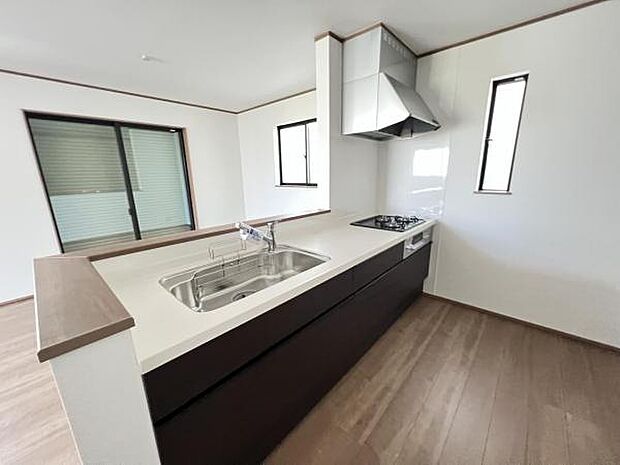 料理の時間が楽しくなるキッチンスペースです作業スペースが広く家事動線をゆったりと確保できるキッチン