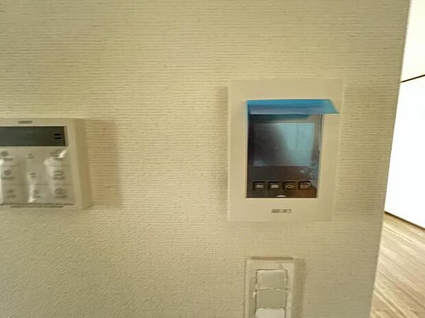 訪問者を確認できるTVモニター付きインターフォンです。