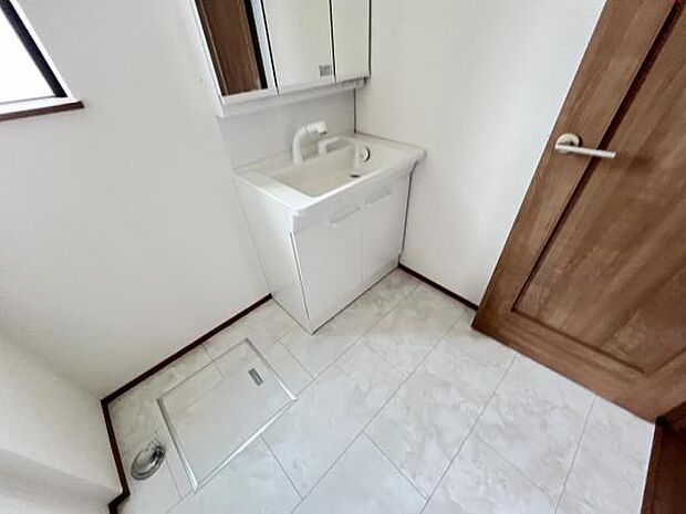 お天気を気にせずお洗濯ができ、室内干し可能です。