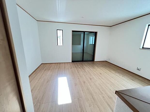 家族団らんの場所としてゆったりと居心地の良いリビングです明るい日差しが入る風通しの良いリビングですご