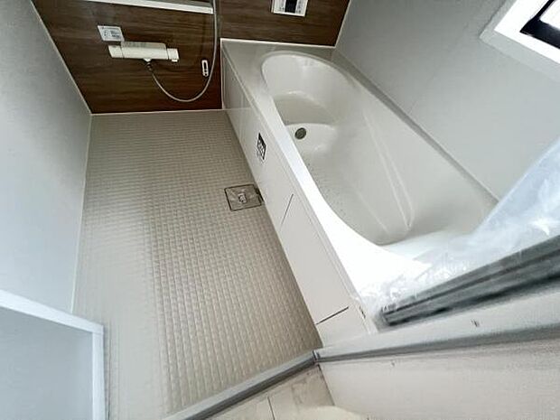 お風呂でほっとひといき1日の疲れを癒しましょうスタイリッシュな浴室で1日の疲れをゆったり癒されるのも