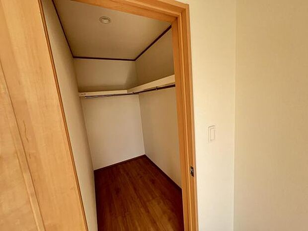 いつでもお部屋をスッキリお使い頂ける収納スペースを設置中の物を確認しやすく取り出しやすい収納スペース