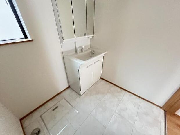 お天気を気にせずお洗濯ができ、室内干し可能です。