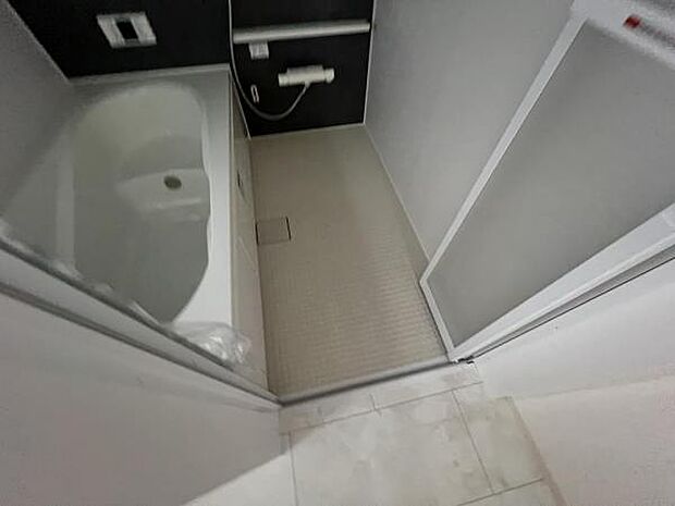 お風呂でほっとひといき1日の疲れを癒しましょうスタイリッシュな浴室で1日の疲れをゆったり癒されるのも