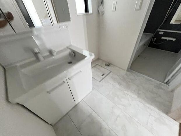 お天気を気にせずお洗濯ができ、室内干し可能です。