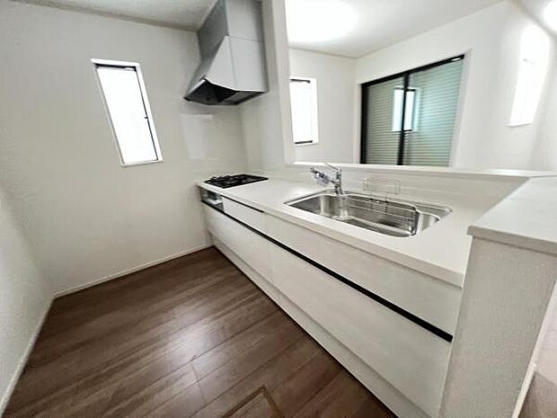 料理の時間が楽しくなるキッチンスペースです作業スペースが広く家事動線をゆったりと確保できるキッチン