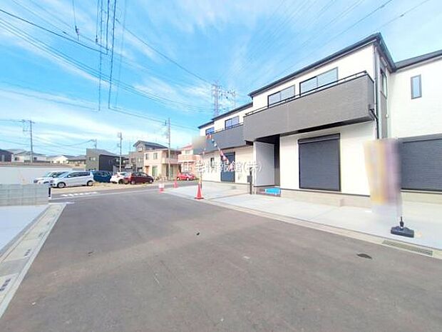 前面道路を含めた現地写真です。