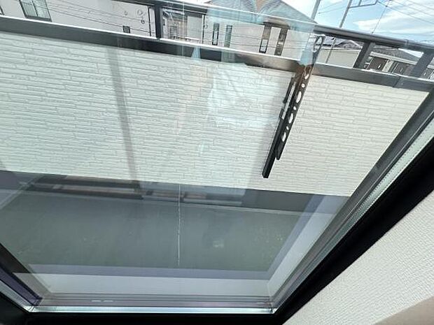 お洗濯ものを気持ち良く太陽の光で干せるのが嬉しいですね開放感あふれる広々としたバルコニーはお洗濯はも