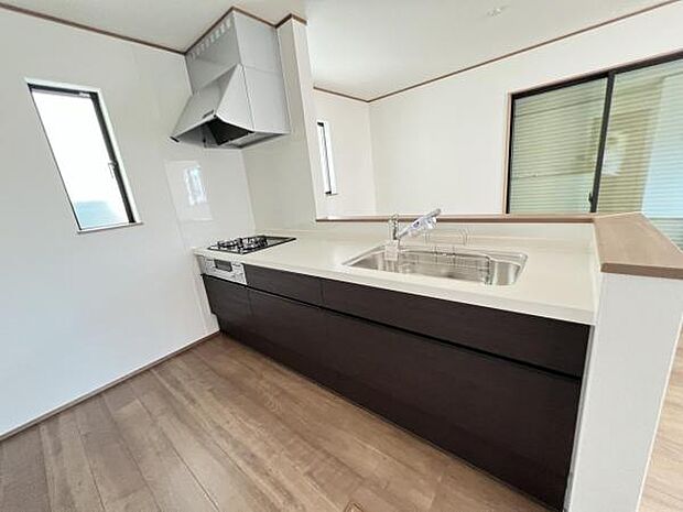 料理の時間が楽しくなるキッチンスペースです作業スペースが広く家事動線をゆったりと確保できるキッチン