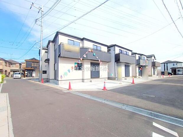 前面道路を含めた現地写真です。