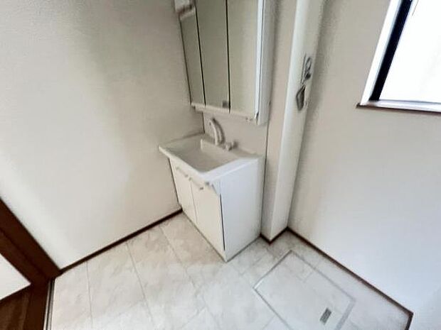 お天気を気にせずお洗濯ができ、室内干し可能です。