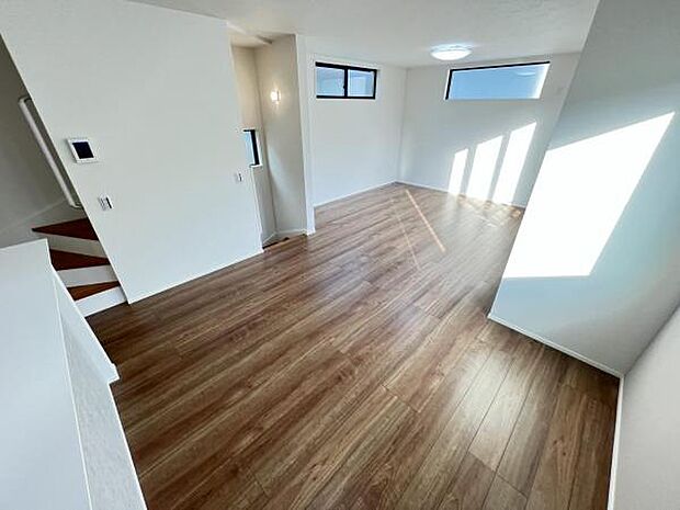 ご家族みんながゆったりくつろげる広々リビングです。