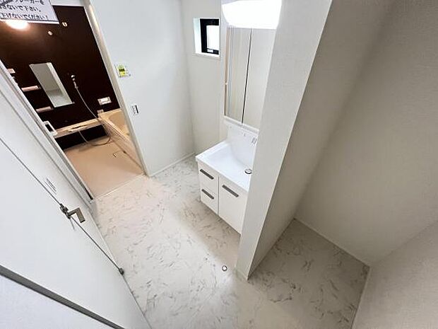 脱衣所は小さなお子様がいるご家庭にも重宝されます。