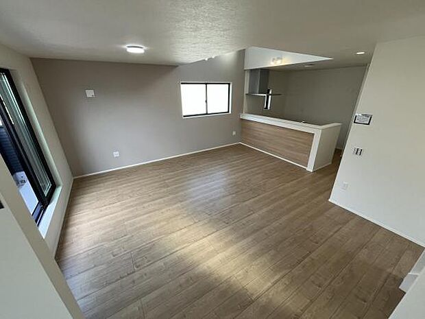 リビングダイニングになります。ご家族そろっての素敵な空間になりそうですね。