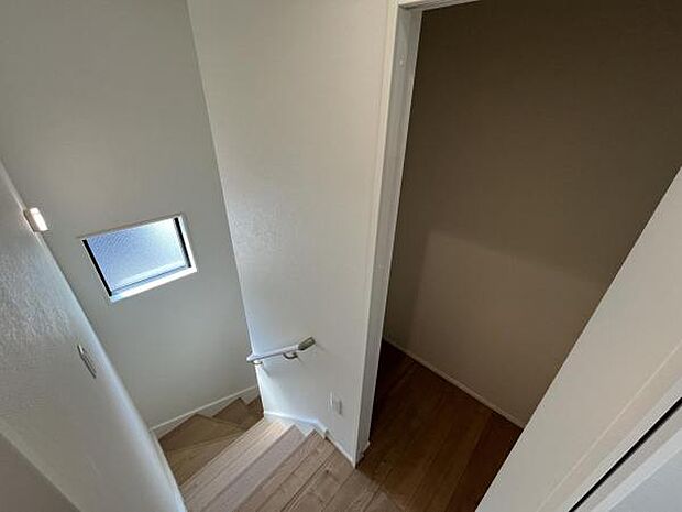 いつでもお部屋をスッキリお使い頂ける収納スペースを設置。