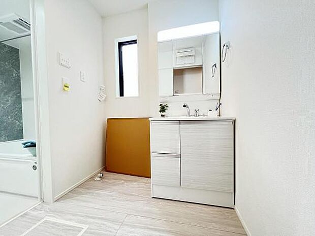 脱衣所は小さなお子様がいるご家庭にも重宝されます。