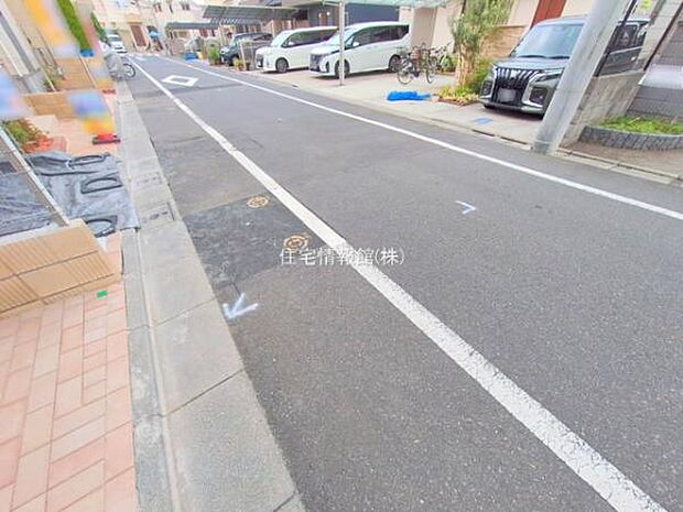 前面道路を含めた現地写真です。