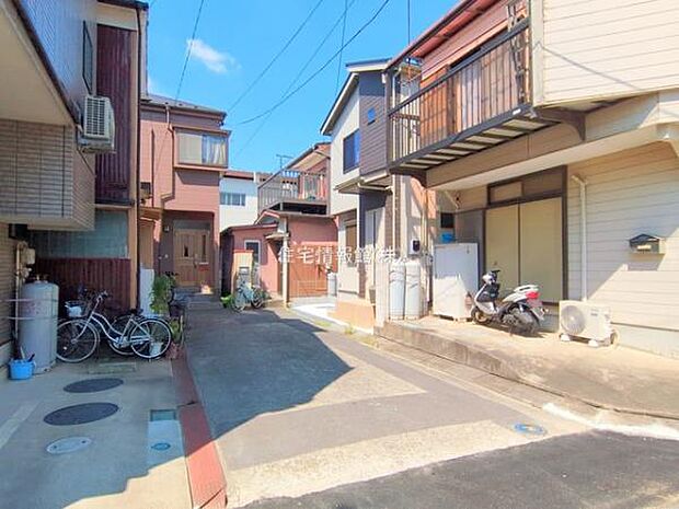 前面道路を含めた現地写真です。