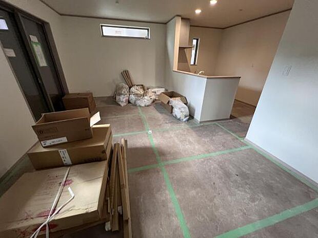 お食事中もキッチンと会話が楽しめるダイニングスペーゆったりとした開放的なダイニングキッチンスペースで