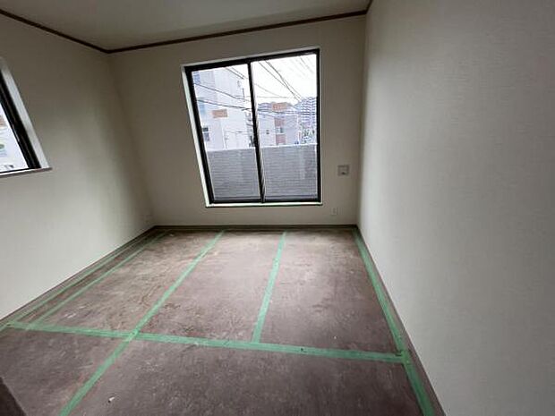 自分好みのアレンジで居心地の良い空間になりそうです洋室は風通しが良く明るく快適な空間ですゆったりと読