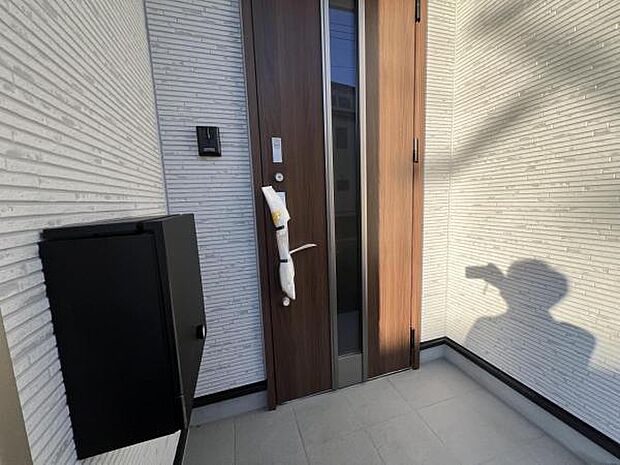 いつも気持ちよくご家族を迎えられる玄関です。綺麗で明るい玄関でお客様をお迎えいただけます。