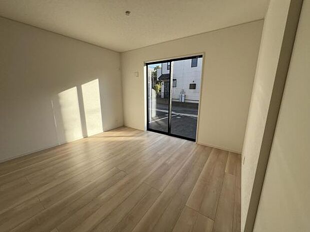 家族団らんの場所としてゆったりと居心地の良いリビングです明るい日差しが入る風通しの良いリビングですご