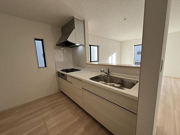 料理の時間が楽しくなるキッチンスペースです作業スペースが広く家事動線をゆったりと確保できるキッチン