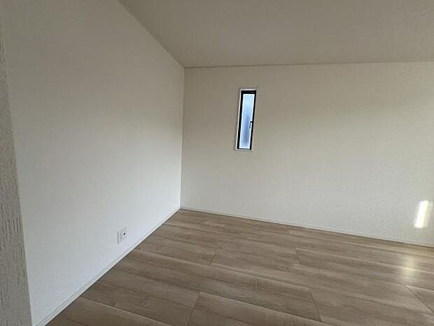 自分好みのアレンジで居心地の良い空間になりそうです洋室は風通しが良く明るく快適な空間ですゆったりと読