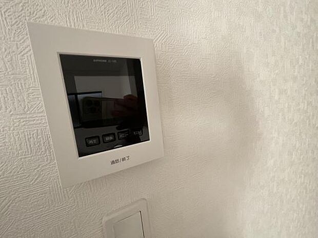 訪問者を確認できるTVモニター付きインターフォンです。