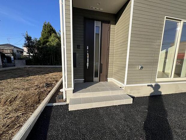 いつも気持ちよくご家族を迎えられる玄関です。綺麗で明るい玄関でお客様をお迎えいただけます。