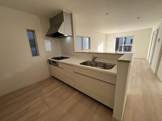 料理の時間が楽しくなるキッチンスペースです作業スペースが広く家事動線をゆったりと確保できるキッチン