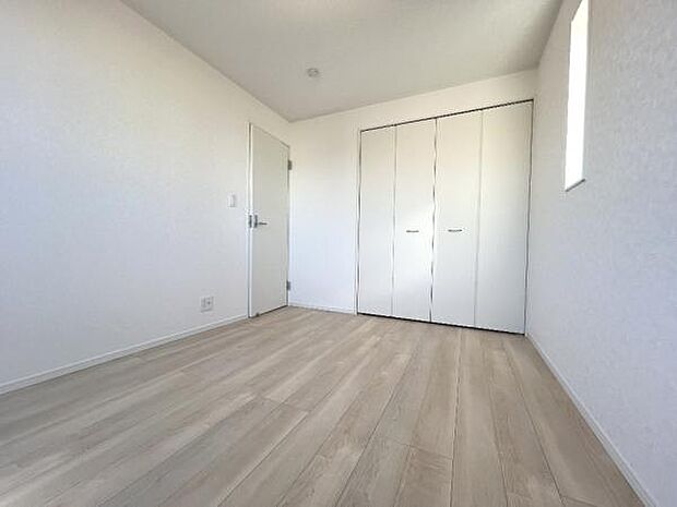 いつでもお部屋をスッキリお使い頂ける収納スペースを設置。