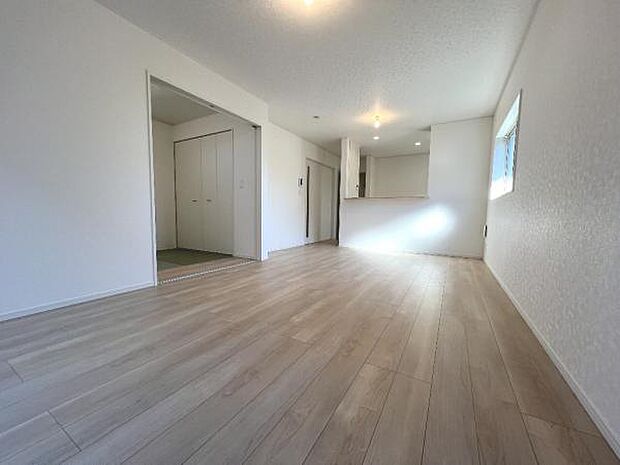 ご家族が集うLDKは約17帖の広さ、団らんの空間です。