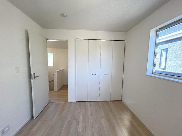 いつでもお部屋をスッキリお使い頂ける収納スペースを設置。