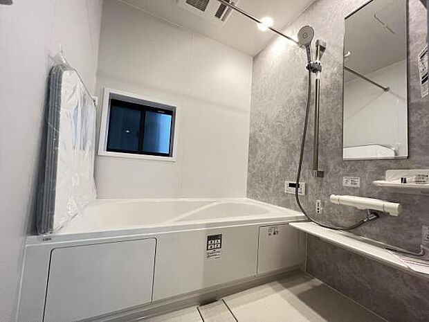 スタイリッシュな浴室で1日の疲れをゆったり癒されるのもいいですね。