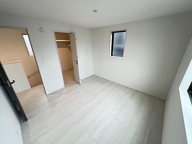 家族団らんの場所としてゆったりと居心地の良いリビングです。