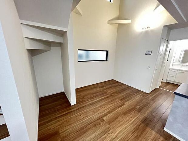 ご家族の温かい時間を演出するダイニングスペースです。