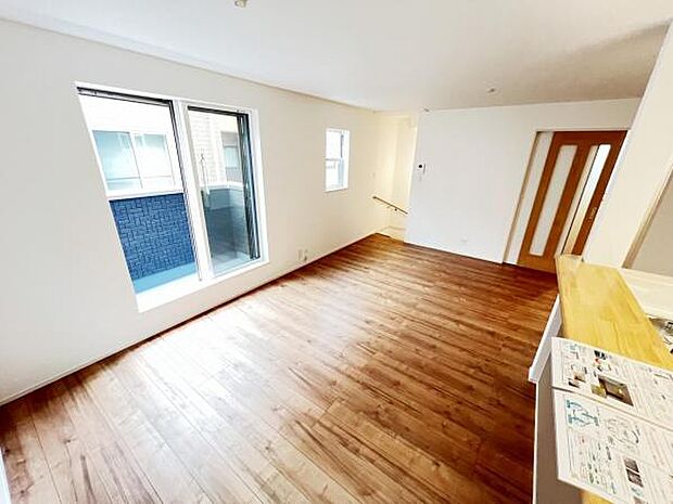 ご家族みんながゆったりくつろげる広々リビングです。