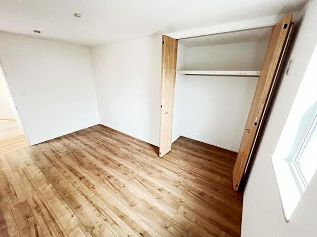 いつでもお部屋をスッキリお使い頂ける収納スペースを設置。