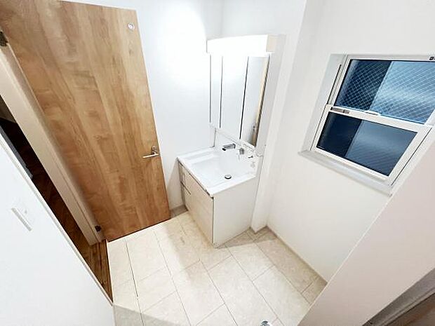 脱衣所は小さなお子様がいるご家庭にも重宝されます。