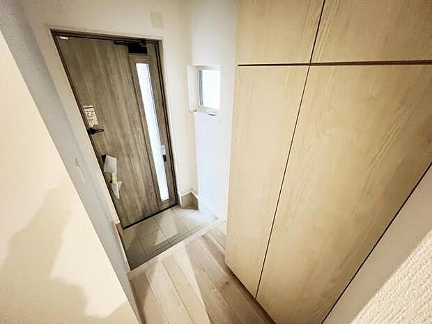 綺麗で明るい玄関でお客様をお迎えいただけます。