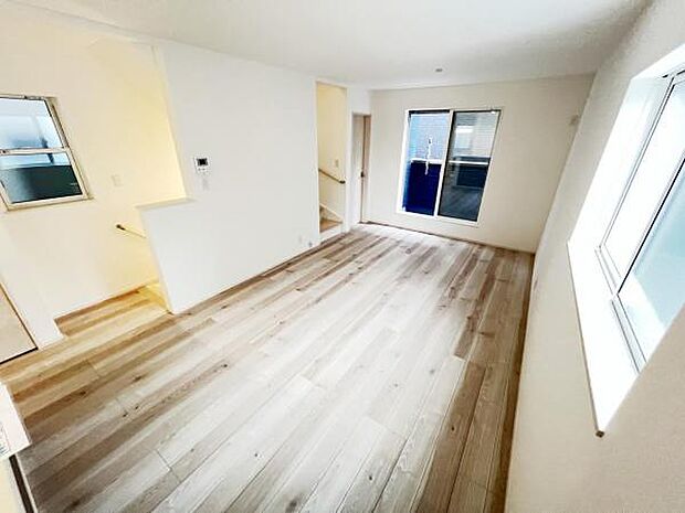 リビングダイニングになります。ご家族そろっての素敵な空間になりそうですね。