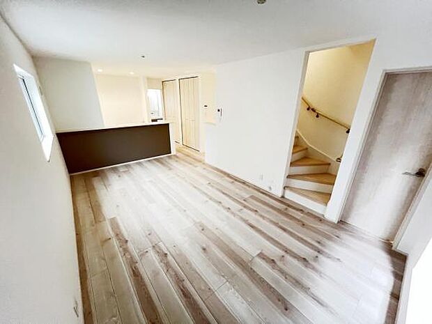 家族団らんの場所としてゆったりと居心地の良いリビングです。