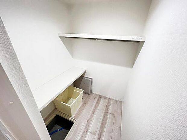 ウォークインクローゼットがあり収納スペースも豊富。季節物もスッキリ片付きそうです。